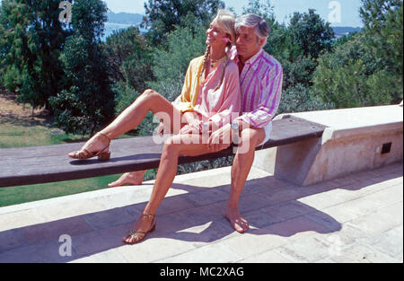 Gunter Sachs mit Ehefrau Mirja. Gunter Sachs avec son épouse Mirja. Banque D'Images