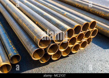 Round metal métaux laminés tubes, close-up d'une coupe, Banque D'Images