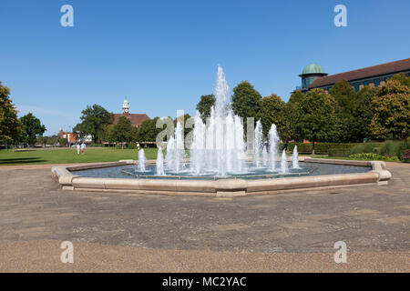 Fontaine dans les jardins de Broadway, Letchworth Garden City Banque D'Images