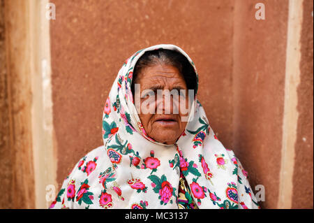 Portrait d'une femme âgée à Abyaneh, Iran Banque D'Images