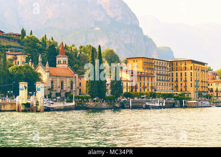 Avis de Cadenabbia di Griante, une petite ville sur la rive du lac de Côme en Lombardie, Italie Banque D'Images