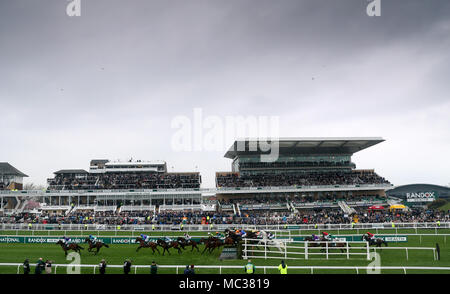 Action de la santé Randox Foxhunters' Ouvert Hunters' Chase au cours de la première journée de la santé Randox 2018 Festival Grand National à Aintree Hippodrome, Liverpool. Banque D'Images