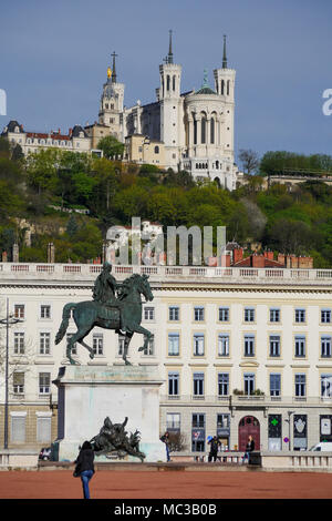 Basilique de Fourvière, vue depuis la place Bellecour, Lyon, France Banque D'Images