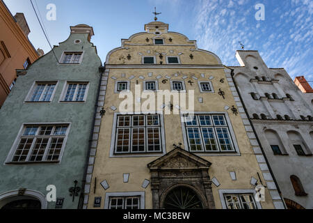 Trīs Brāļi (Trois Frères), de vieilles maisons en pierre, avec n° 17 étant plus de 600 ans, à Riga (Lettonie). Banque D'Images