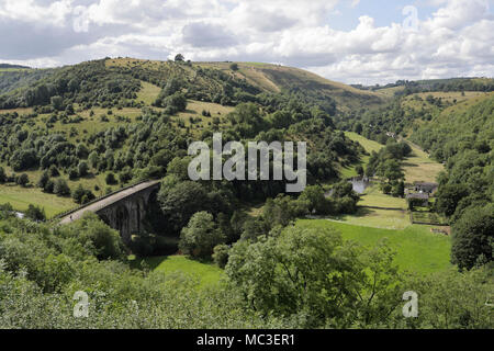 Monsal Dale et Monsal Head, Derbyshire Peak District National Park Landscape, Angleterre Royaume-Uni, vue panoramique campagne britannique River Wye Valley Banque D'Images