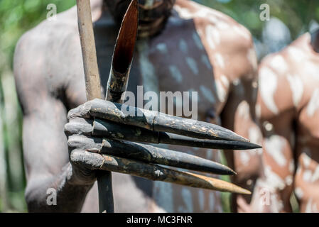 Détail de Nokondi à moitié homme, des clous, de l'est zone Goroka Higlands, province de Papouasie Nouvelle Guinée Banque D'Images