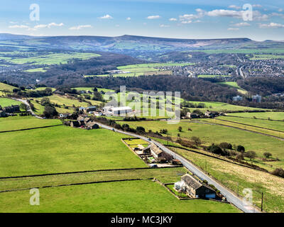 Vue sur la vallée vers Holme Tameside Moor de Castle Hill, près de Huddersfield West Yorkshire Angleterre Banque D'Images