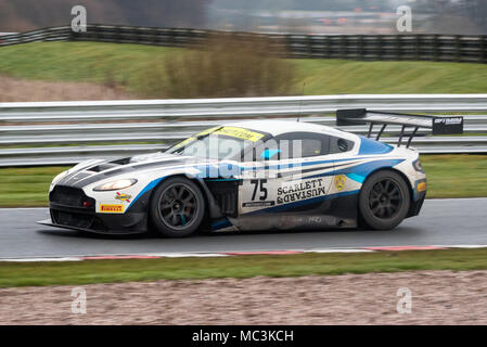 Flick Haigh & Jonny Adam, Optimum Motorsport Aston Martin V12 Vantage GT3, Oulton Park, British GT Banque D'Images