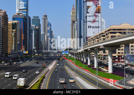 Dubaï, Émirats arabes unis - 8 avril. En 2018. Le développement de la Sheikh Zayed Road Banque D'Images