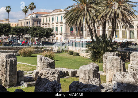 Colonnes du temple d'Apollon à Ortigia, Syracuse, Sicile. Banque D'Images