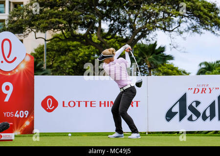 12 avril 2018 - Brooke Henderson frappe son coup de départ sur le 9e trou lors du deuxième tour des Championnats Lotte présenté par Hershey à Ko Olina Golf Club à Kapolei, HI Banque D'Images