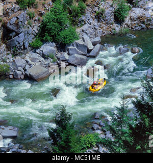 Rafting, rivière à saumons, Klamath National Forest, le comté de Siskiyou, Californie Banque D'Images