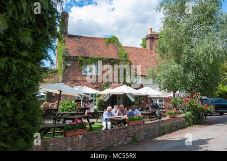 16e siècle Queens Head Pub, Pound Lane, Little Marlow, Buckinghamshire, Angleterre, Royaume-Uni Banque D'Images