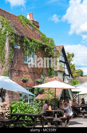 16e siècle Queens Head Pub, Pound Lane, Little Marlow, Buckinghamshire, Angleterre, Royaume-Uni Banque D'Images