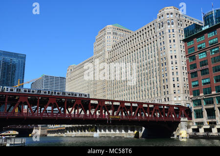 Le Merchandise Mart, le long de la rivière Chicago est un important centre d'exposition de mobilier commercial et, plus récemment, un centre pour le développement de la technologie Banque D'Images