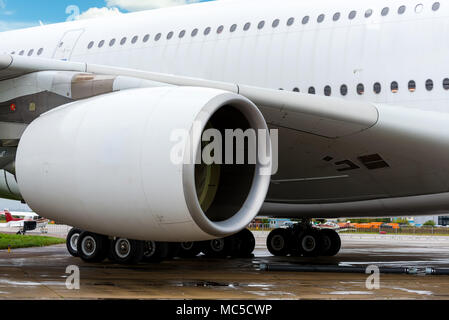 Grande turbine de moteur à réaction. Partie de l'avion Banque D'Images