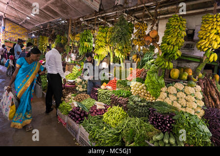 Vue horizontale du marché central des fruits et légumes à Nuwara Eliya, Sri Lanka. Banque D'Images