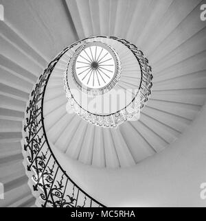 Le Tulip escaliers, par Inigo Jones, est une originalité de la Queen's House, Greenwich. Il a été le premier escalier autoportant en Grande-Bretagne Banque D'Images