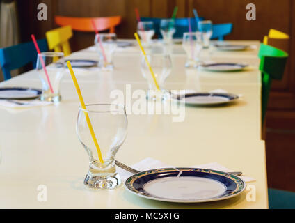 Table de service de fête. Avant de l'enfant Banque D'Images