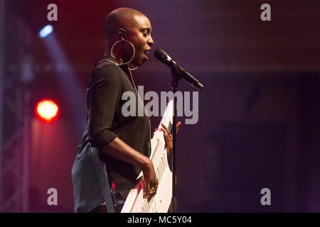 La chanteuse pop soul Britannique Laura Mvula live au Blue Balls Festival de Lucerne, Suisse Banque D'Images