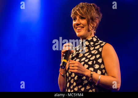 La chanteuse française Isabelle Geffroy alias ZAZ vivre au Schüür Lucerne, Suisse Banque D'Images