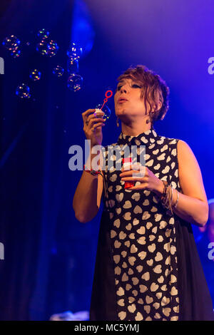 La chanteuse française Isabelle Geffroy alias ZAZ vivre au Schüür Lucerne, Suisse Banque D'Images