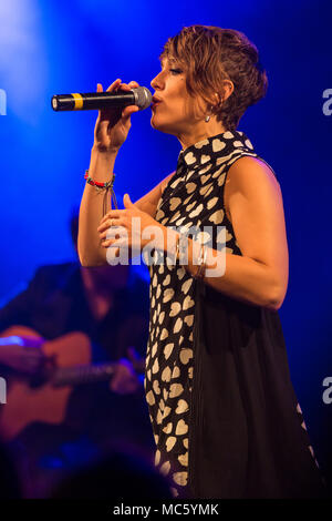 La chanteuse française Isabelle Geffroy alias ZAZ vivre au Schüür Lucerne, Suisse Banque D'Images