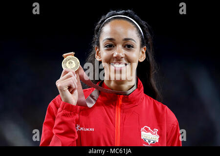 L'Angleterre célèbre Johnson-Thompson Katarina avec sa médaille d'or à l'heptathlon au stade de Carrare pendant neuf jours du 2018 Jeux du Commonwealth à la Gold Coast, Australie. Banque D'Images