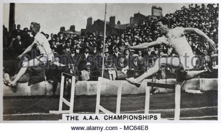 Le A.A.A. championnats qui ont lieu à des motifs de Stamford Bridge, stade de l'Athletic Club de Londres, 440 yd (400 m) a remporté la course d'obstacles par Lord Burghley 1932 Banque D'Images