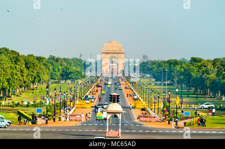 Avis de Rajpath boulevard cérémonial du siège du Secrétariat vers la porte de l'Inde. New Delhi Banque D'Images