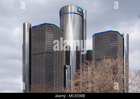 Detroit, Michigan/USA-avril 7th, 2018 : Renaissance Center, le centre-ville de détroit vu de l'avenue Jefferson. Banque D'Images