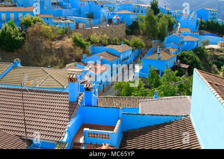 Le blue Village fortifié de Juzcar, Malaga, Espagne Banque D'Images