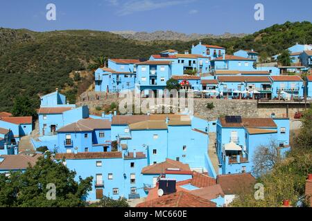 Le blue Village fortifié de Juzcar, Malaga, Espagne Banque D'Images