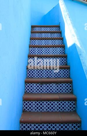 Le blue Village fortifié de Juzcar, Malaga, Espagne Banque D'Images