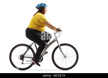 L'excès de woman riding a bicycle isolé sur fond blanc Banque D'Images