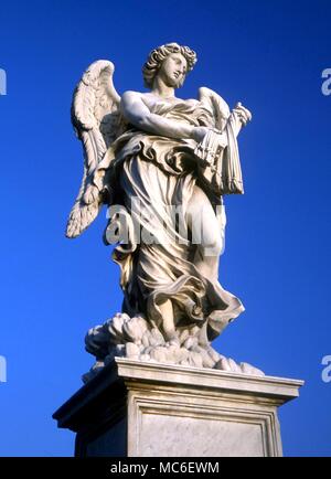 ANGELS - Christian Angel portant l'éponge de vinaigre utilisé à la torture le Christ sur la croix. Sculpture sur le pont San Angelo, Rome Banque D'Images