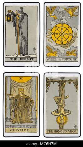 Cartes de tarot - LE PONT DE LAURENCE Le troisième ensemble de quatre cartes de De Laurence pont du 22 Grands pack du Tarot : l'Ermite, la roue de la fortune, de la Justice et le Pendu Man. Ce sont probablement les premières cartes de Tarot ésotérique d'être spécialement conçu pour une utilisation dans les États-Unis d'Amérique. Cette série de cartes est une adaptation des modèles tirés de l'ordre de la Golden Dawn par Pamela Colman Smith, sous la supervision d'A.E. Waite, par l'American Rosicrucian, L.W. de Laurence, et ont été publiés dans son travail, l'illustre la clé du Tarot, 1918. Banque D'Images