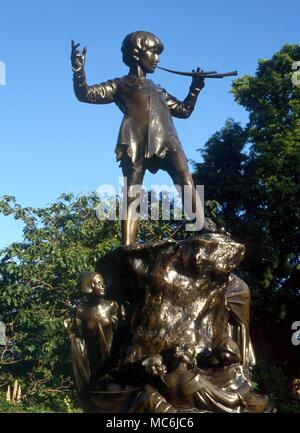 Les contes de fée. Statue de Peter Pan dans les jardins de Kensington, Londres Banque D'Images