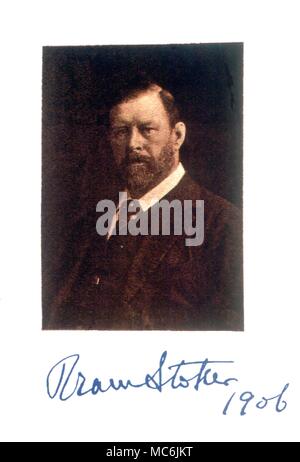 DRACULA - Bram Stoker. Imprimer Portrait de Bram Stoker, avec sa propre signature (1906). Stoker (1847-1912) a écrit le roman Dracula Banque D'Images