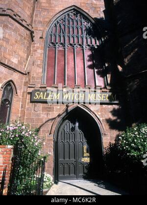 SITES - La sorcellerie Salem Witch Museum, une ancienne église, avec une exposition permanente portant sur la sorcière hystérie de 1692 Banque D'Images