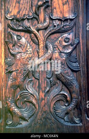 Signes du Zodiaque - Poissons d'image les deux poissons sculptés sur un banc de la fin dans l'église St Mary Magdalene, Launceston, Cornwall. Design du 19e siècle Banque D'Images