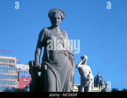 La mythologie grecque. Une statue de la déesse Héra, la Place de Catalogne, Barcelone. Banque D'Images