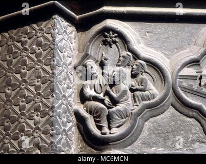 ALCHEMY - L'étoile. Le symbolisme alchimique dans le porche central de la cathédrale d'Amiens. Pour plus de détails de sens, voir "Fulcanelli Le mystère des Cathedrales', 1971 Banque D'Images