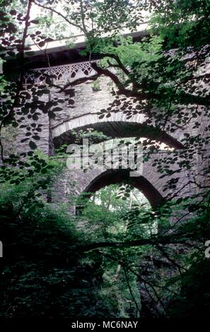 Lieux hantés Pont du Diable sur la Mynach falls est dit être toujours hantée par le Diable, qui selon la légende a construit la première des trois ponts qui enjambent les gorges Banque D'Images