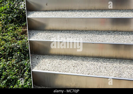 Abstrait architecture fond photo. Escalier blanc, vue du dessus, fragment intérieur vide Banque D'Images