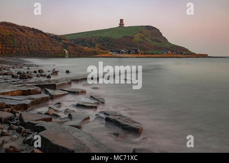 La baie de Kimmeridge, Tour Clavell, Jurassic Coast, Dorset, England, UK Banque D'Images