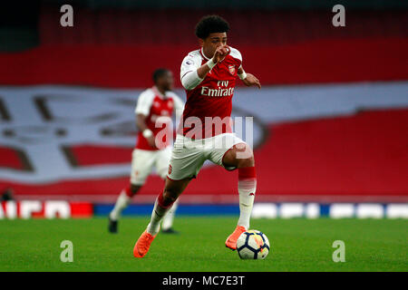 Xavier M. Amaechi d'Arsenal en action. PL2 match, Arsenal U23's v Swansea City U23 à l'Emirates Stadium de Londres le vendredi 13 avril 2018. Cette image ne peut être utilisé qu'à des fins rédactionnelles. Usage éditorial uniquement, licence requise pour un usage commercial. Aucune utilisation de pari, de jeux ou d'un seul club/ligue/dvd publications. pic par Steffan Bowen/Andrew Orchard la photographie de sport/Alamy live news Banque D'Images