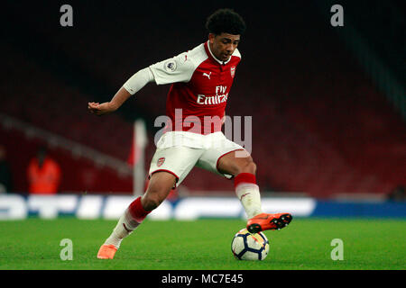 Xavier M. Amaechi d'Arsenal en action. PL2 match, Arsenal U23's v Swansea City U23 à l'Emirates Stadium de Londres le vendredi 13 avril 2018. Cette image ne peut être utilisé qu'à des fins rédactionnelles. Usage éditorial uniquement, licence requise pour un usage commercial. Aucune utilisation de pari, de jeux ou d'un seul club/ligue/dvd publications. pic par Steffan Bowen/Andrew Orchard la photographie de sport/Alamy live news Banque D'Images