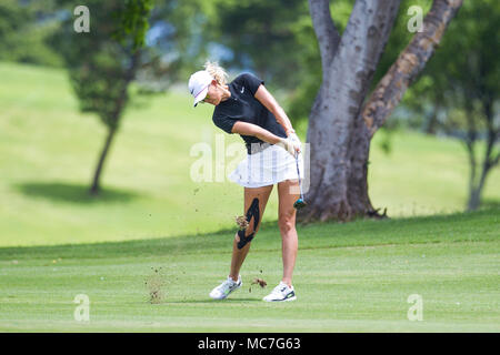 13 avril 2018 - Michelle Wie hits son tir d'approche au 18e trou lors de la troisième ronde de la Lotte Championship présenté par Hershey à Ko Olina Golf Club à Kapolei, HI Banque D'Images