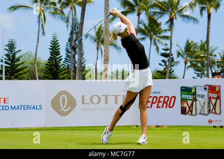 13 avril 2018 - Michelle Wie hits son coup de départ au 18e trou lors de la troisième ronde de la Lotte Championship présenté par Hershey à Ko Olina Golf Club à Kapolei, HI Banque D'Images